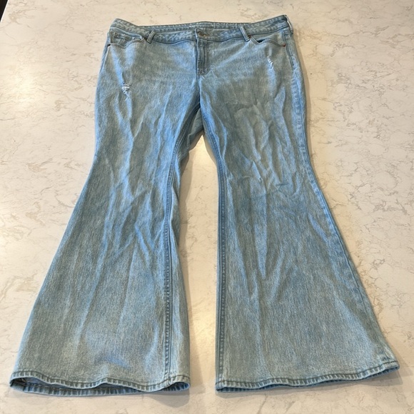 Old Navy Mid Rise Light Wash Leif Super Flare Jeans Size 18 Plus Distressed Boho - Picture 15 of 15